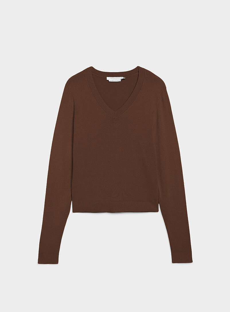 Contemporaine: Le chandail col V fin tricot Brun noisette pour femme