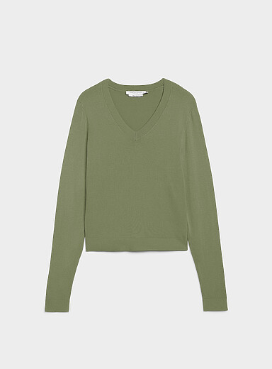 Fine-knit V-neck sweater