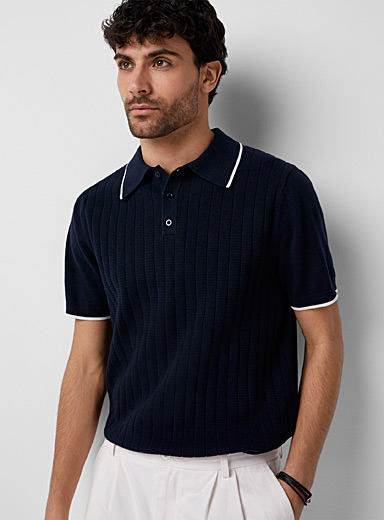 Le polo tricot larges c&ocirc;tes
