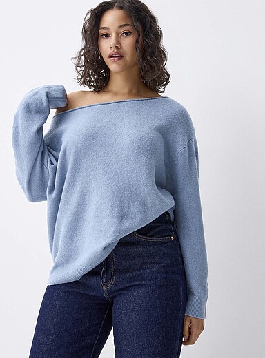Twik: Le chandail col bateau ultradoux Bleu assorti pour femme