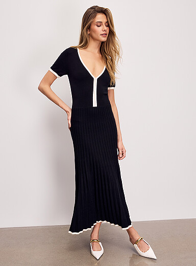 V-neck rib-knit pleated dress