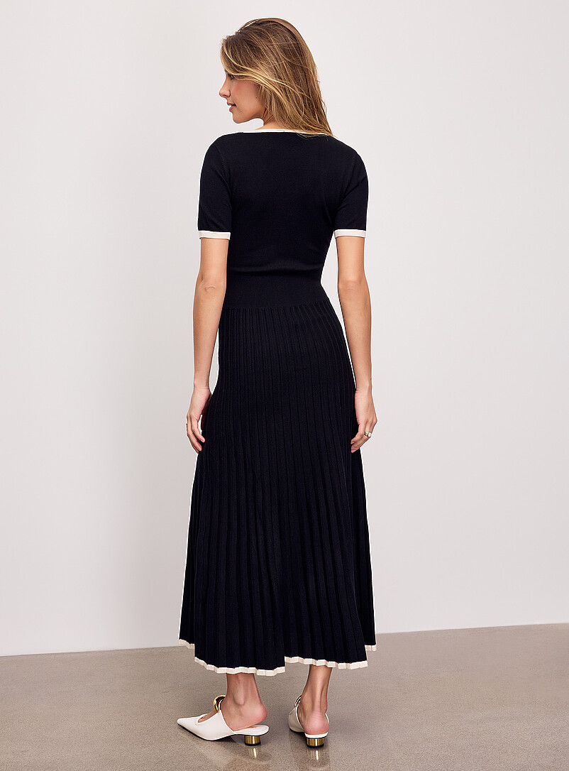 Ic&ocirc;ne: La robe pliss&eacute;e col V tricot c&ocirc;tel&eacute; Noir &agrave; motifs pour femme
