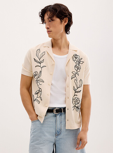 Floral embroidery knit shirt