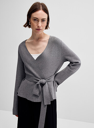 Contemporaine: Le cardigan fermeture crois&eacute;e ceintur&eacute;e Oxford pour femme