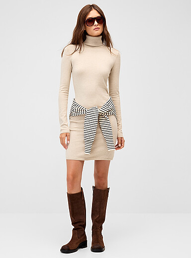 Twik: La robe ajust&eacute;e col roul&eacute; Ivoire - Beige cr&egrave;me pour femme