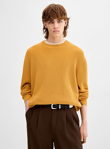 Djab: Le chandail gaufr&eacute; ample Ocre jaune pour homme