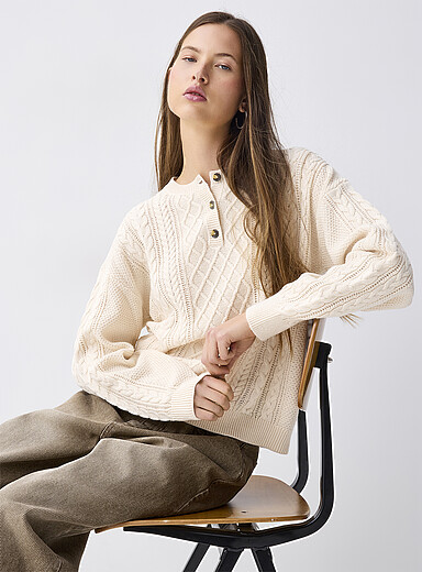 Le chandail henley tricot c&acirc;bles