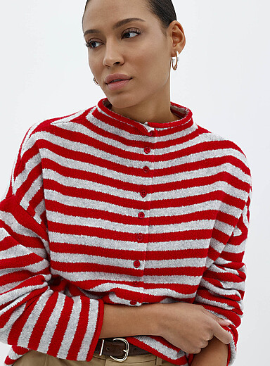 Le cardigan ray&eacute; col chemin&eacute;e