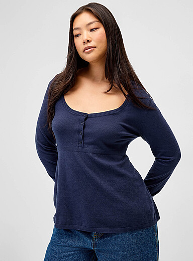 Le chandail babydoll encolure d&eacute;gag&eacute;e