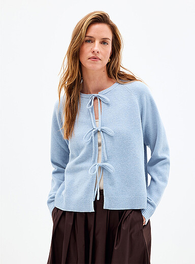 Contemporaine: Le cardigan carr&eacute; ultradoux &agrave; nouer Bleu p&acirc;le - Bleu ciel pour femme