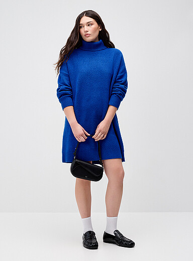 Twik: La robe tricot moelleux col roul&eacute; Bleu royal - Saphir pour femme