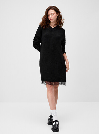 Twik: La robe tricot moelleux accent dentelle Noir pour femme