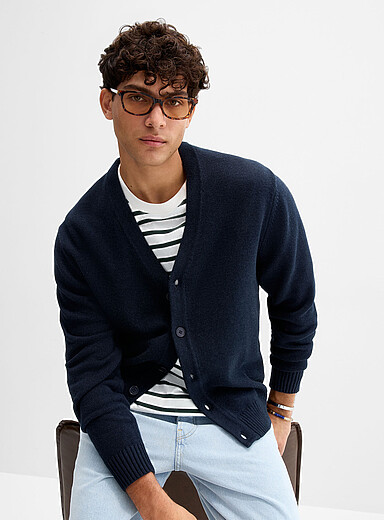 Le cardigan col V &eacute;pur&eacute;