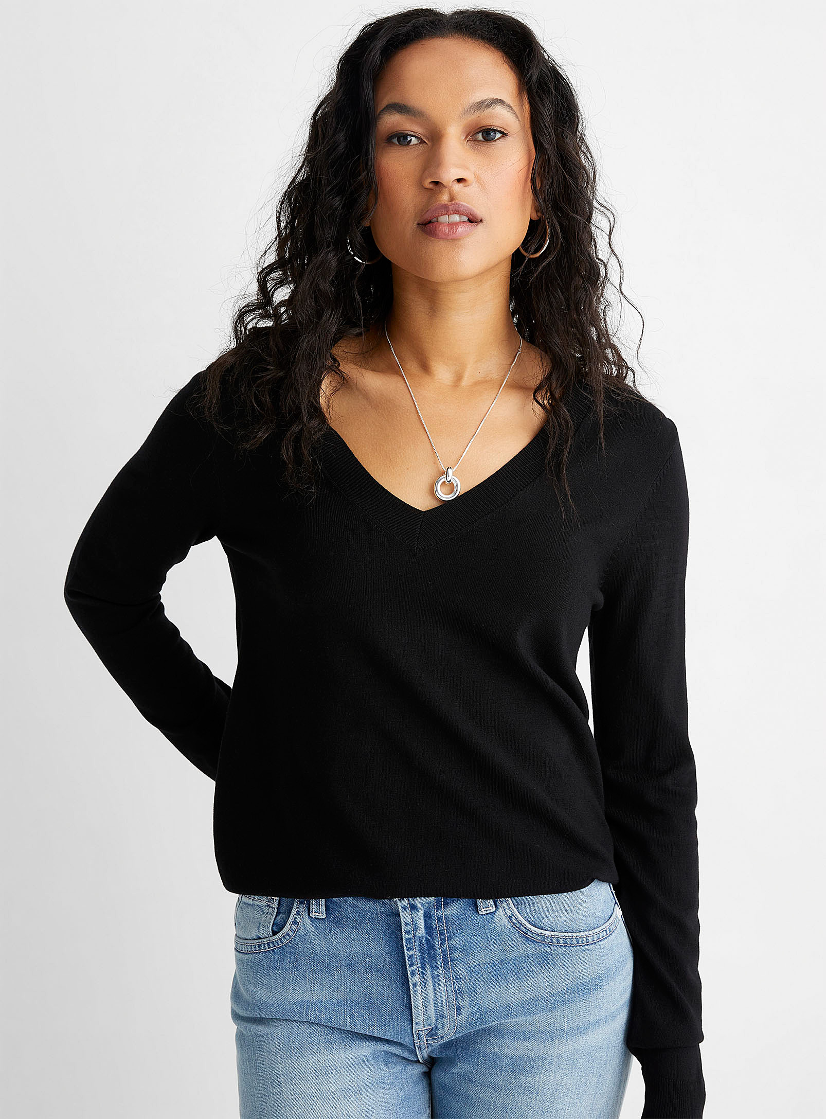 Contemporaine Fine Knit V-neck Sweater In Black