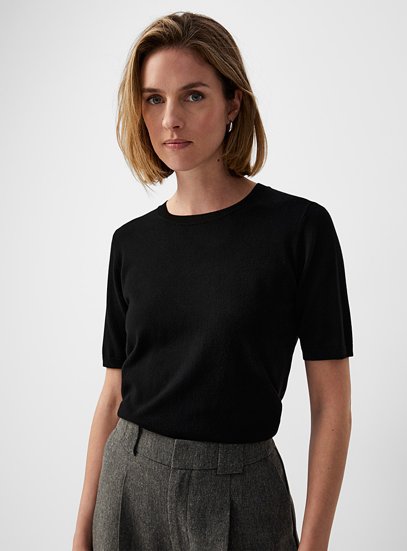 Short-sleeve fine-knit sweater product image (primary)