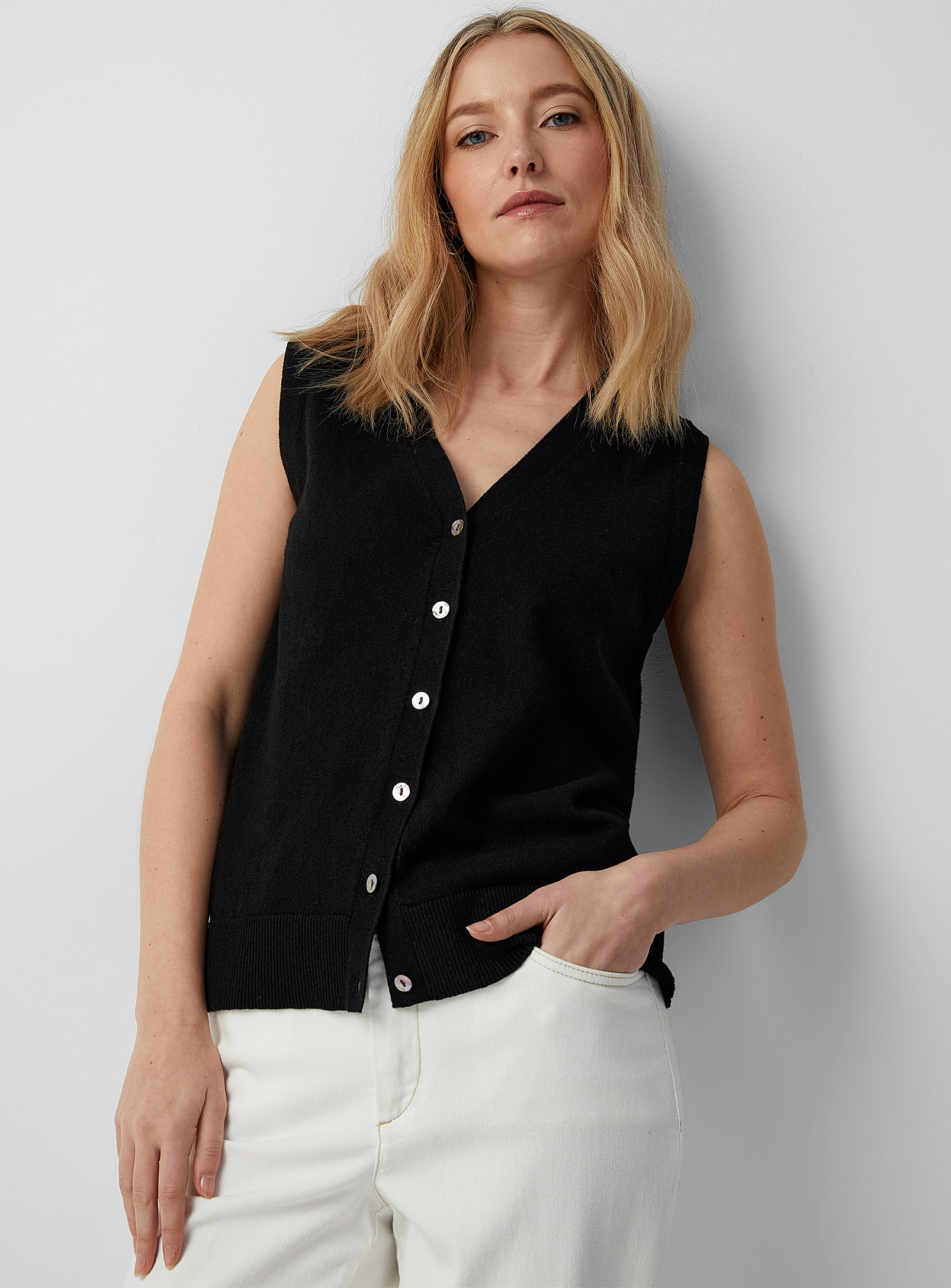 Contemporaine Mother-of-pearl Buttons Sweater Vest In Black