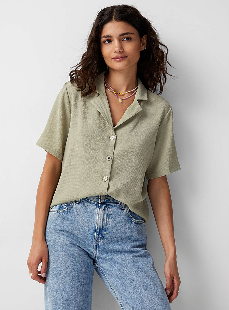 Twik: La chemise col ouvert gaufrée Vert pâle-lime pour femme