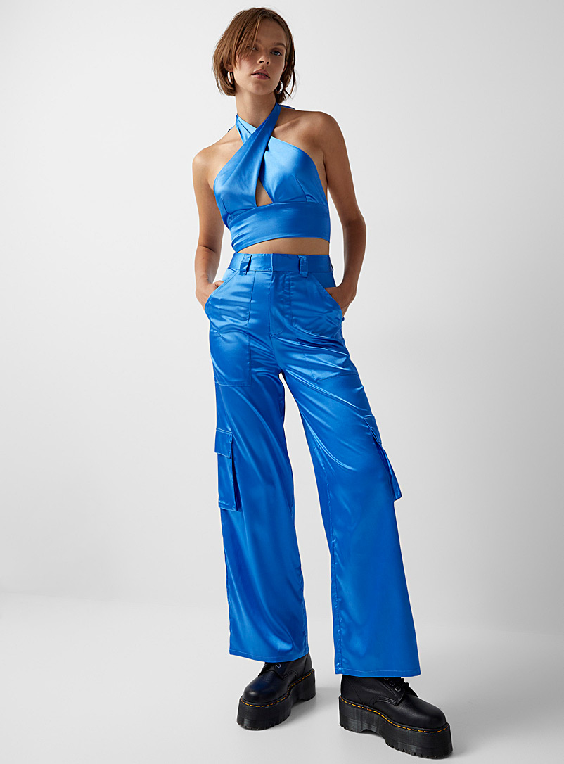 Twik: Le pantalon large satin cargo Bleu pour femme