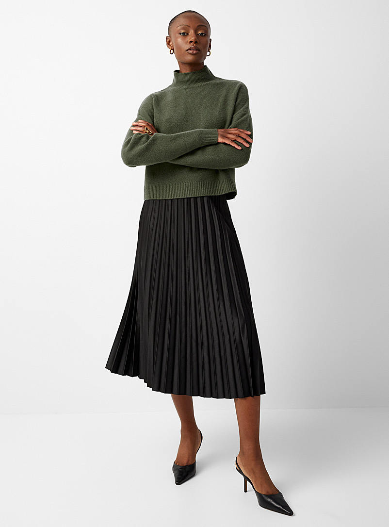 Contemporaine Black Satiny pleated skirt for women