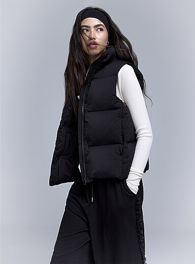 Twik: La veste sans manches matelass&eacute;e bouffante Noir pour femme