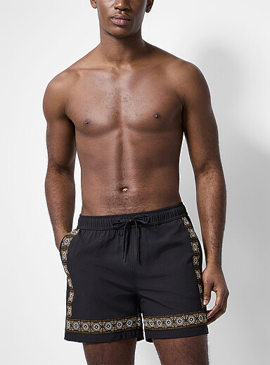 Le maillot short bordure brod&eacute;e