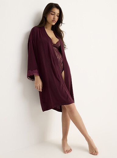 Miiyu: Le peignoir satin martel&eacute; uni Raisin - Pourpre fonc&eacute; pour femme