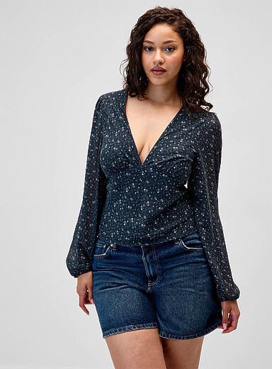 La blouse chiffon encolure V dos nou&eacute;