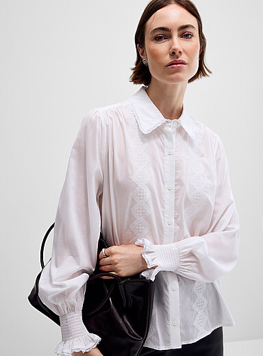Contemporaine: La chemise diaphane broderies et smocks Blanc pour femme