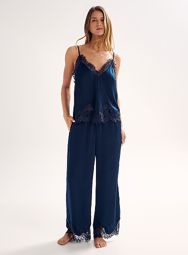 Satiny lace-hem pant