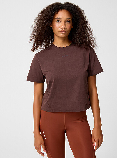Salomon: Le t-shirt raccourci caf&eacute; Trackline Brun pour femme
