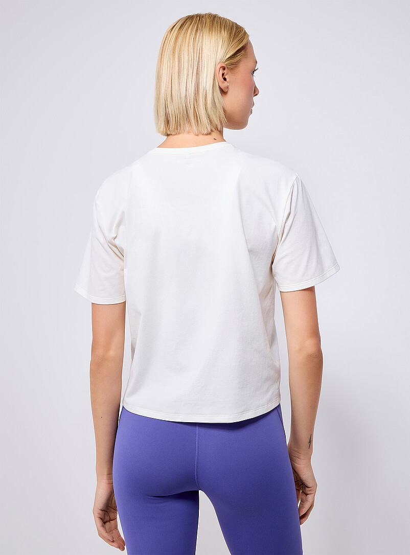 Salomon: Le t-shirt raccourci blanc &eacute;cru Trackline Ivoire - Beige cr&egrave;me pour femme