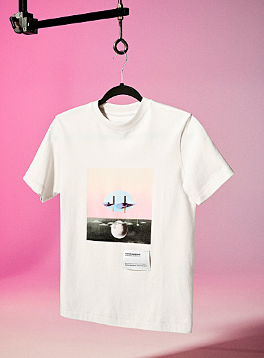 Icône Patterned White AI illustration T-shirt for women