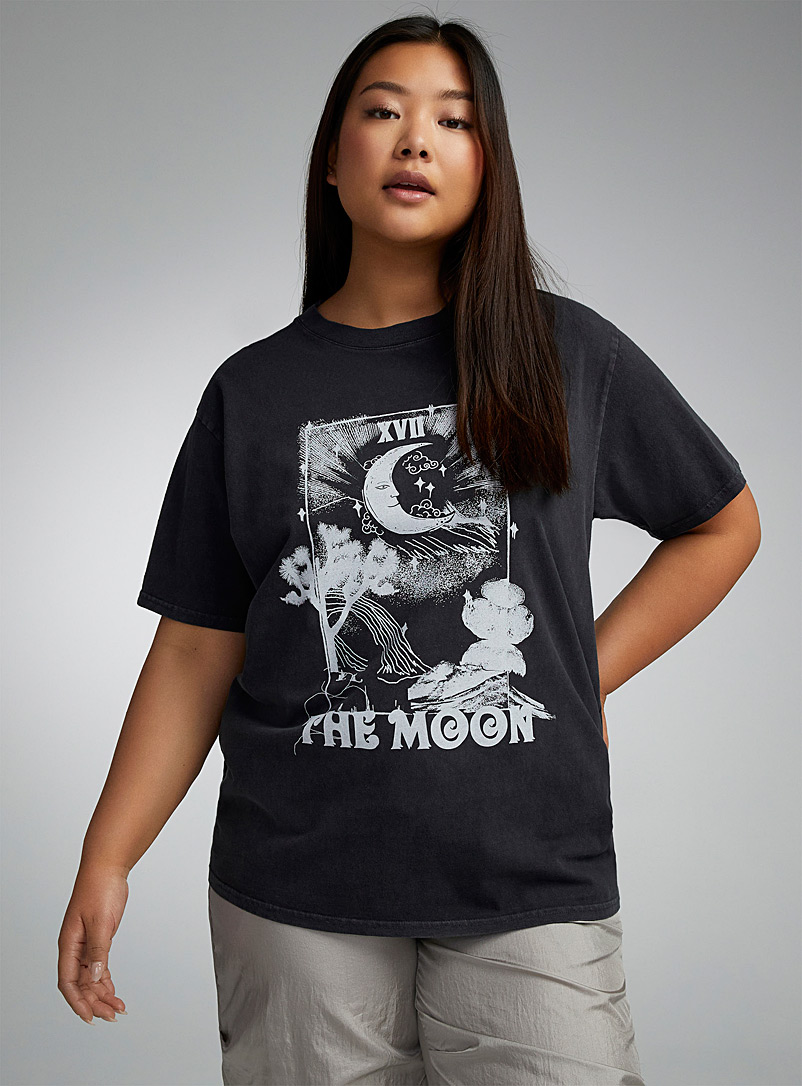 https://imagescdn.simons.ca/images/6955-203151-48-A1_2/oversized-washed-and-printed-t-shirt.jpg?__=202
