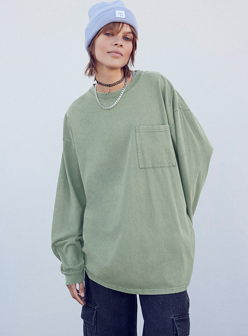 Twik: Le t-shirt ultra-ample fini délavé Vert pour femme