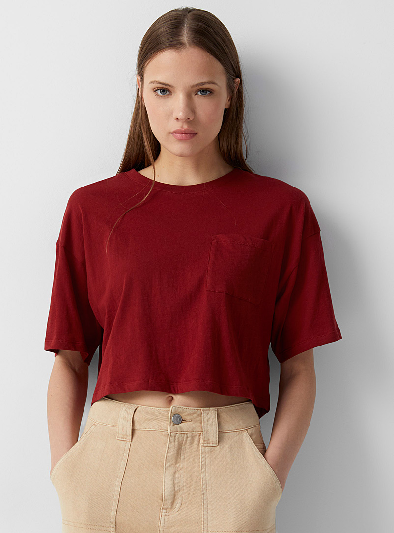 Twik: Le t-shirt court délavé à pochette Rouge pour femme