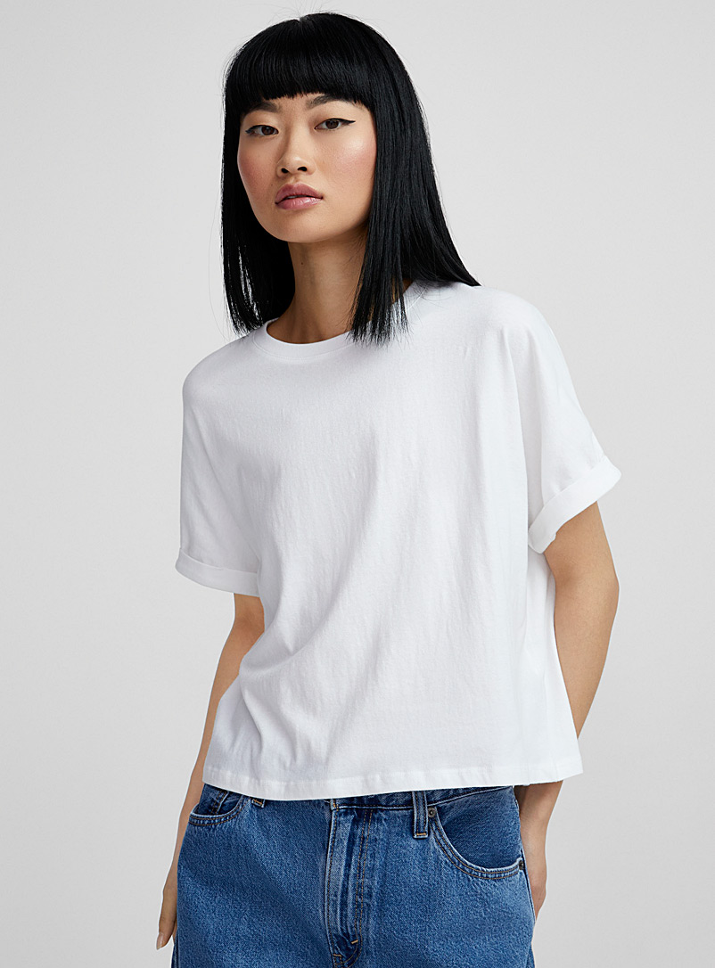 Twik: Le t-shirt carré manches roulées Blanc pour femme