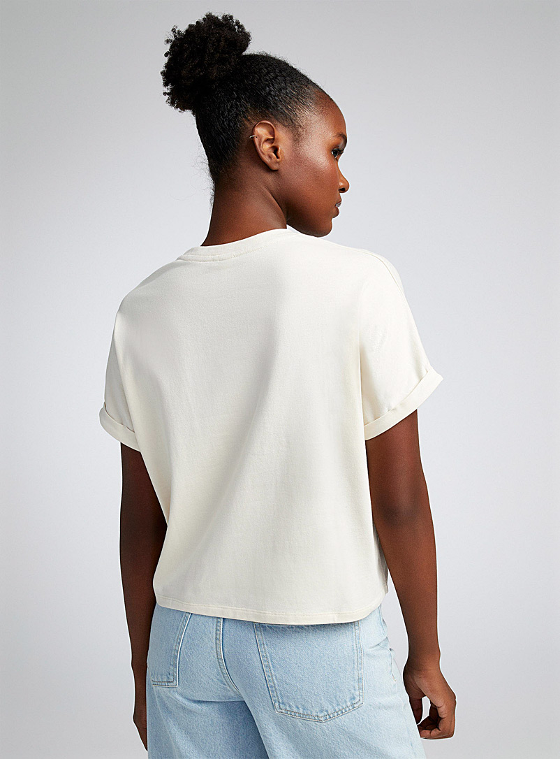 Twik: Le t-shirt carré manches roulées Beige crème pour femme