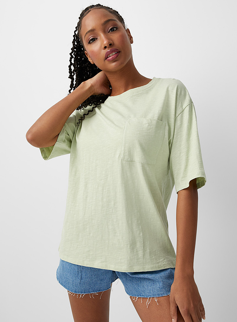 Twik: Le t-shirt carré à pochette Vert pâle-lime pour femme