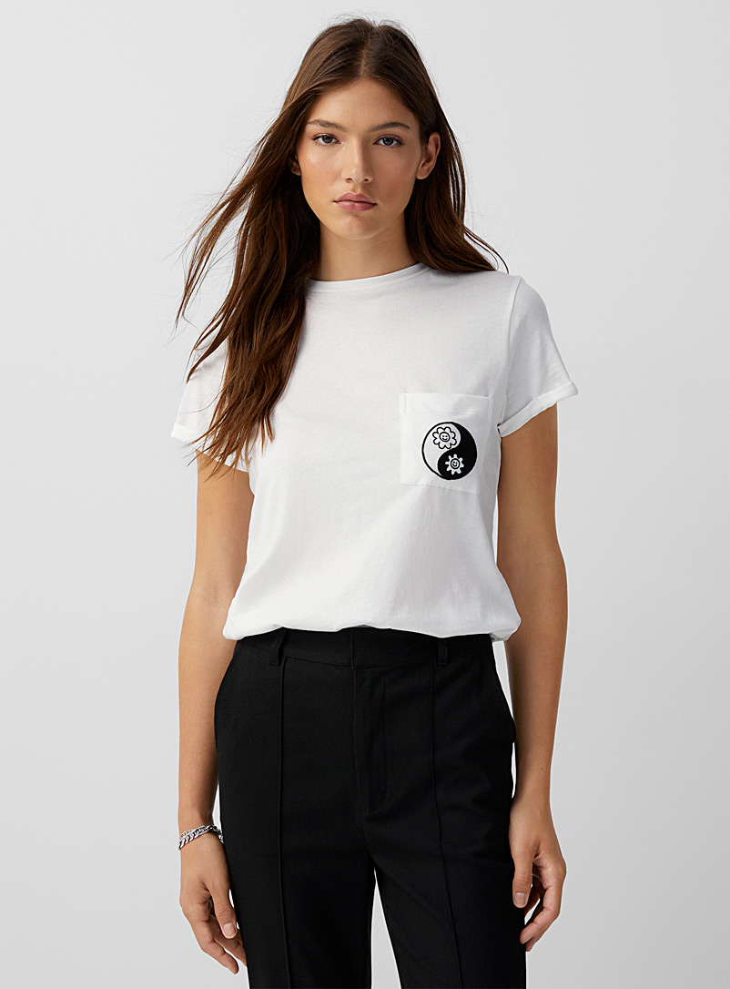 Twik: Le t-shirt pochette imprimée Ivoire blanc os pour femme