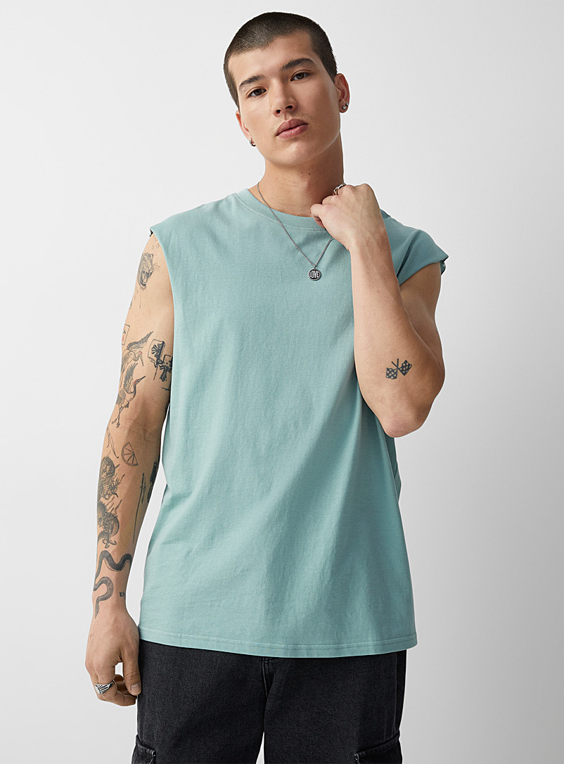 Djab: Le t-shirt allongé sans manches Vert pâle-lime pour homme