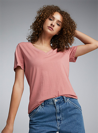Twik: Le t-shirt carré col V manches courtes Vieux rose pour femme
