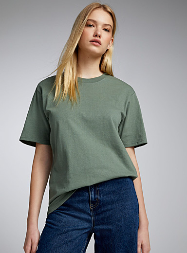 Twik: Le t-shirt long et carré Vert foncé-mousse-olive pour femme