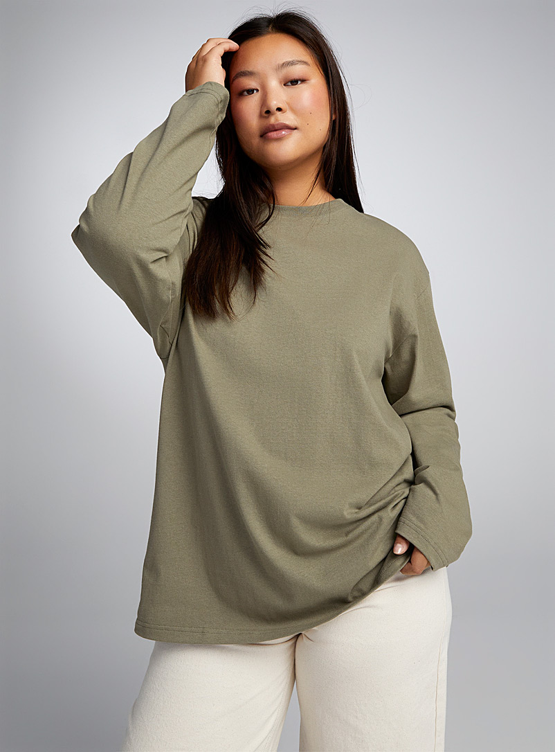 Twik: Le t-shirt carré et long Kaki chartreuse pour femme
