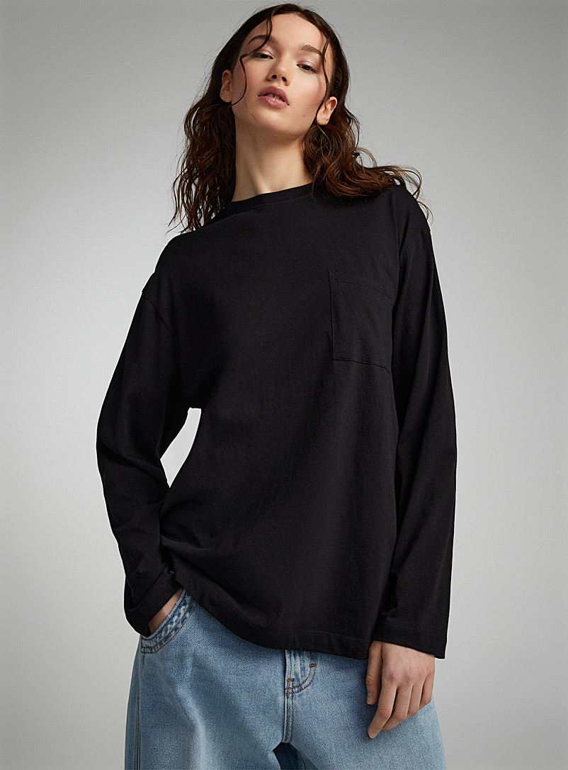 Twik: Le t-shirt col rond jersey mince à poche <b>Coupe ample</b> Noir pour femme