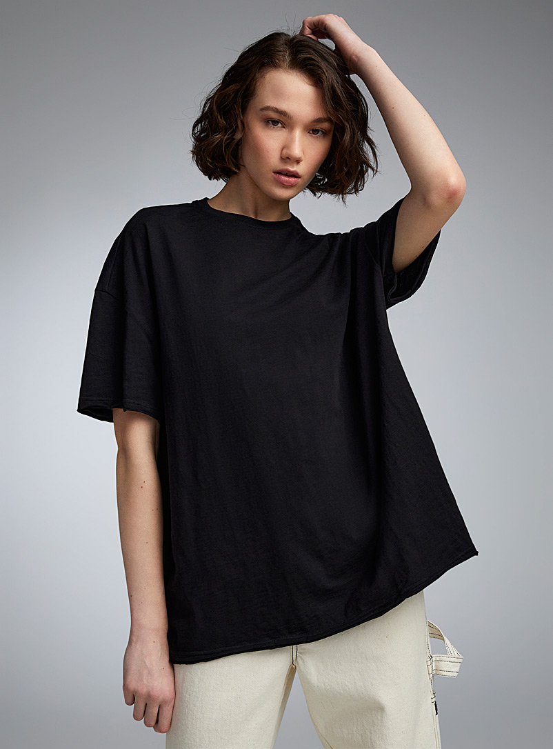 Twik: Le t-shirt ample bord ciseaux Noir pour femme
