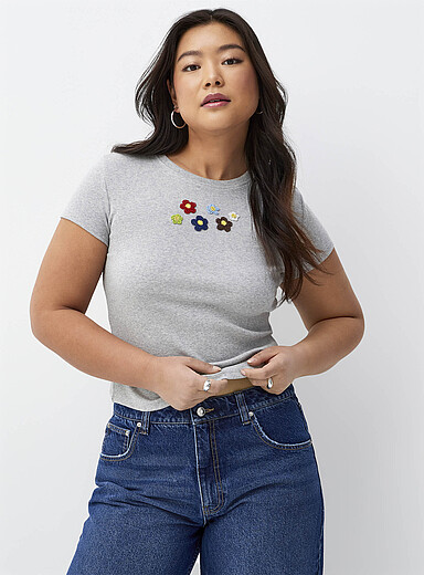 Twik: Le t-shirt c&ocirc;tel&eacute; broderie &agrave; billes Gris &agrave; motifs pour femme