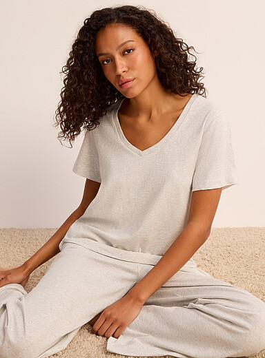 Miiyu: Le t-shirt col V ton apaisant Gris clair pour femme