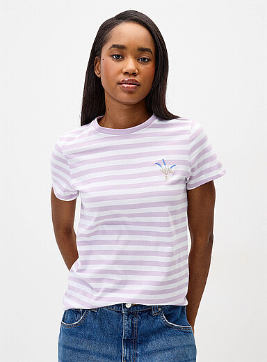 Le t-shirt ray&eacute; petite broderie <b>Coupe d&eacute;contract&eacute;e</b>