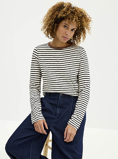 Contrasting collar striped slub T-shirt