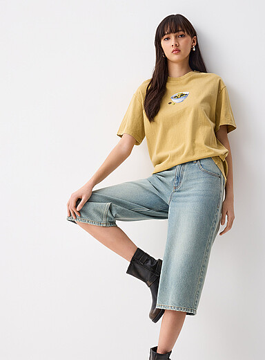 Twik: Le t-shirt d&eacute;lav&eacute; imprim&eacute; <b>Coupe ample</b> Olive pour femme